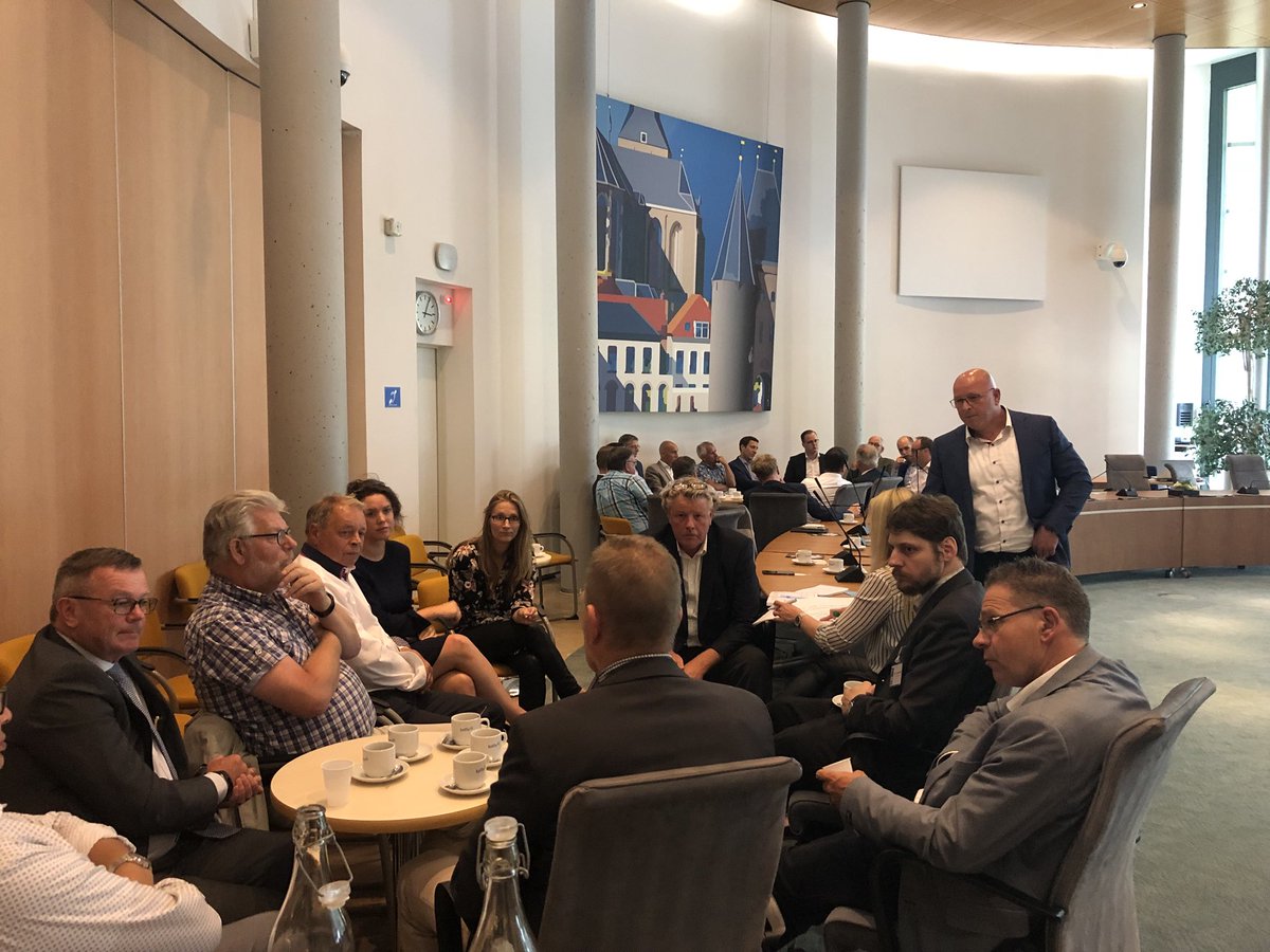 Ondernemers <a href="/gemKampen/">Gemeente Kampen</a> druk in gesprek met bestuurders, ambtenaren en overige stakeholders <a href="/gemKampen/">Gemeente Kampen</a> over thema bereikbaarheid! Ook een ondernemersraad bijwonen? Kijk op bedrijveninkampen.nl voor de volgende! <a href="/OKDeHanze/">De Hanze</a> koppelt dan ook de resultaten terug. #Kampen #ondernemen