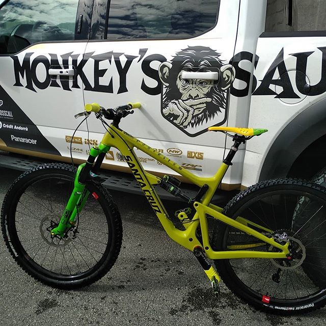 CedricGracia's tweet photo. All clean now after a great weekend in France for the Vélo Vert festival 🤘 . Cheers boys for the fun and the Crew @santacruzbicycles to be so rad !👊 #hightower #monkeysauce #mtbporn #festival #bikelife ---------------------____________-------------------
@santacruzbicycles … https://t.co/q2AWRERPyb