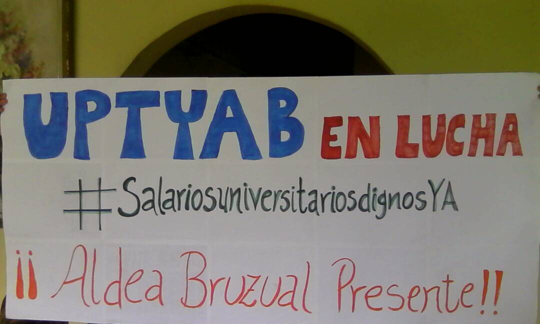 FtuvDocente's tweet photo. @ViceVenezuela La @FtuvDocente exige #SalariosUniversitariosDignosYa. Vamos Nico. Vamos @NicolasMaduro

Acompáñanos:
@hugbelpsuv 
@jorgerpsuv 
@DPresidencia 
@RamonLoboMoreno 
@rmenendezp 
@la_iguanatv 
@JauaMiranda 
@RNVinformativa 
@PresidencialVen 
@TareckPSUV https://t.co/20ih3zU96W