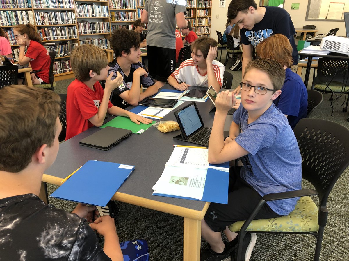 JEatonPrincipal's tweet photo. Freshman Edge kicking off ... it’s going to be an awesome week for the students of 2022! https://t.co/YGKxMHEB9T