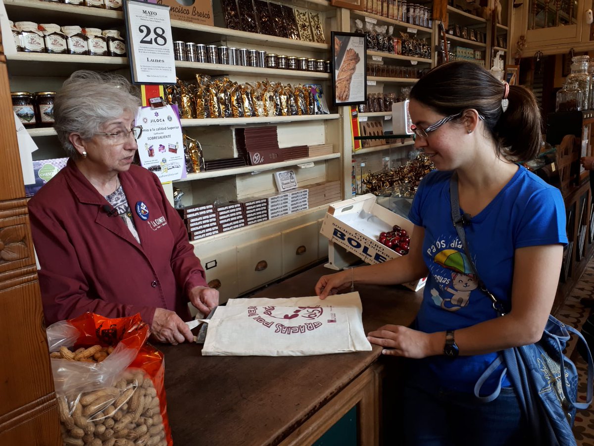 El comercio también es solidario. La Asociación de Empresarios de Comercio de Huesca ha confeccionado 1.300 bolsas de loneta, cuyos beneficios se destinarán a los proyectos que la ONG Entarachen-VOLS desarrolla en Etiopía. Mañana, todos los detalles, a las 21.35 h, en <a href="/aragontv/">Aragón TV</a>.