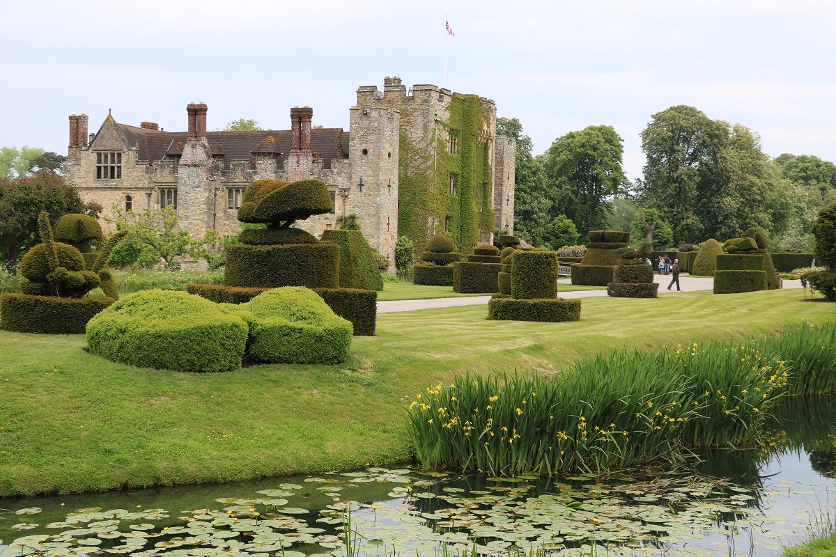 hevercastle's tweet photo. The Outer Moat is looking so green and serene! 💚
#HeverCastle #Hever #Kent #Castle #CastleMoat #Moat #CastleGarden https://t.co/myFfEkO4Ew