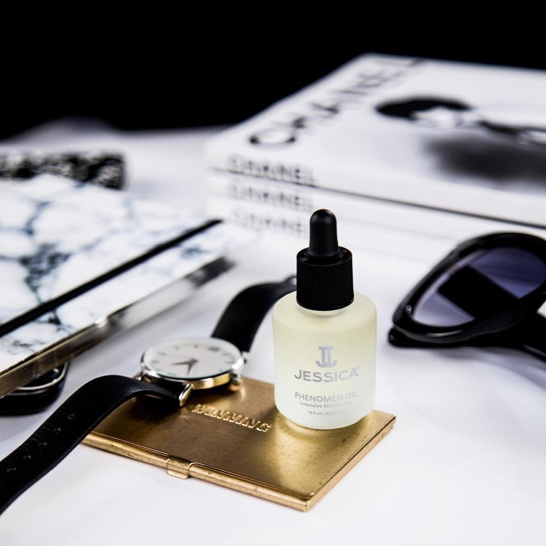 botanicalbeaut's tweet photo. #PhenomenOil, a @JessicaNails must-have. ✨

#beauties #botanical #beautifulnails #nails #nailcare #manicuremonday #botanicalbeautysalon #barnstaple #northdevon https://t.co/bntRC3h3l9