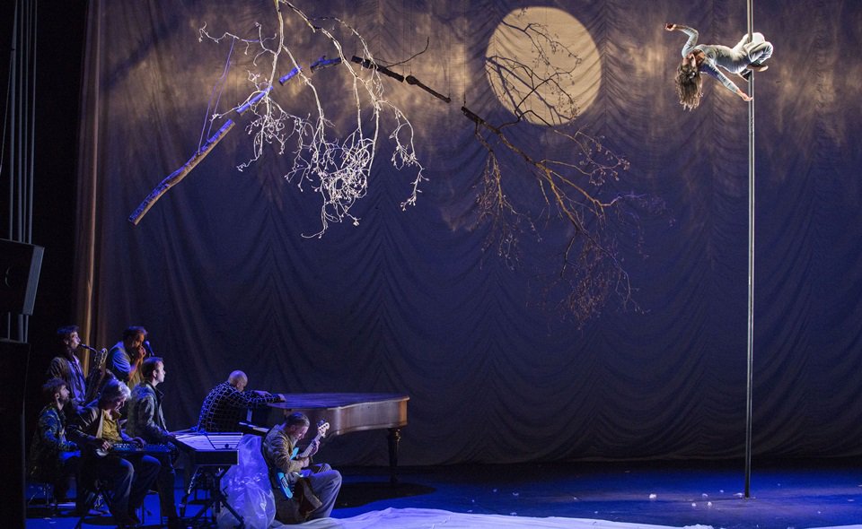 LaVillette's tweet photo. #CirquePlume Prenez vos places dès aujourd'hui pour #LaDernièreSaison qui marque les adieux à la scène du @CirquePlume ! → du 26 septembre au 30 décembre https://t.co/0oAD8TAR4m https://t.co/ESjJlUl372