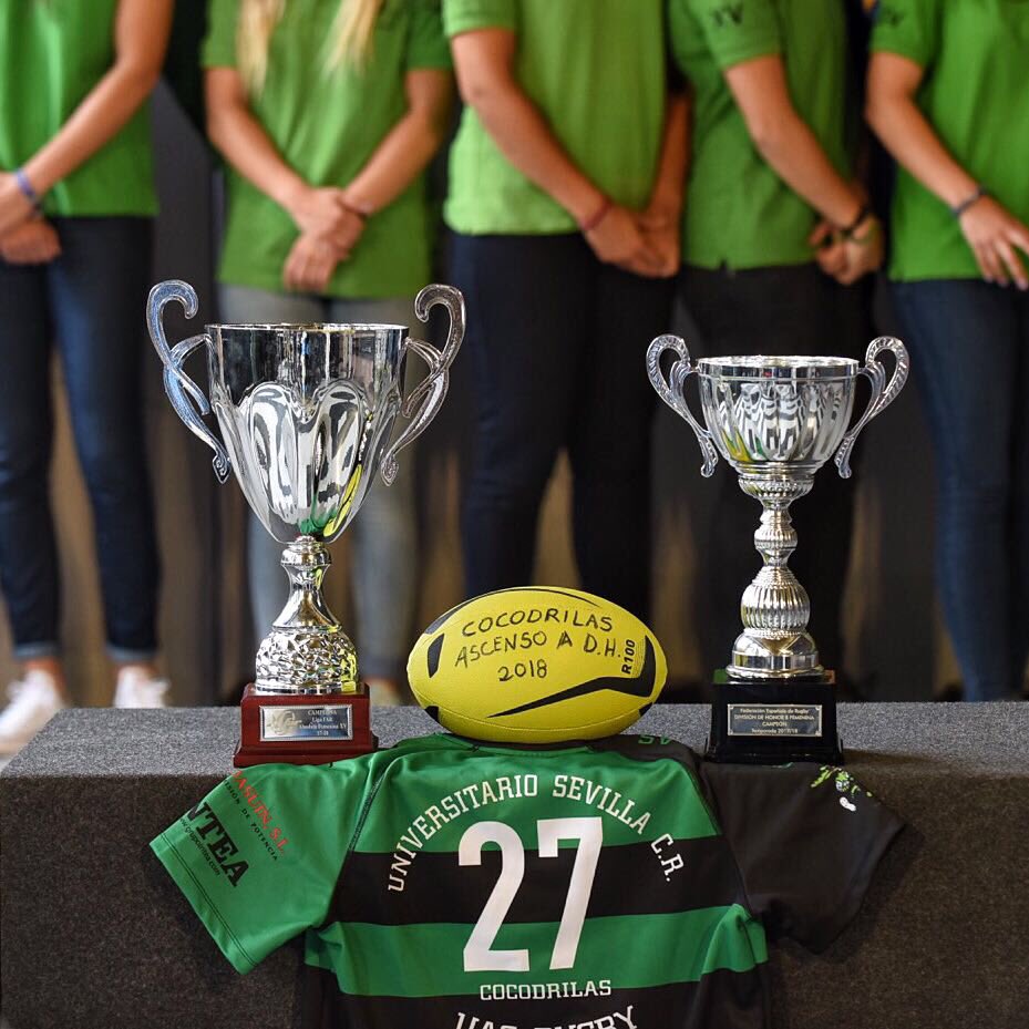 susanadiaz's tweet photo. Un orgullo recibir al equipo de #rugby femenino @RugbyfemSevilla, tras su ascenso a división de honor. Las ‘Cocodrilas’ contarán con todo el apoyo de la Junta. Con ellas, reconocemos el esfuerzo y el tesón del deporte femenino de #Andalucía. https://t.co/96ZAMli3Bb