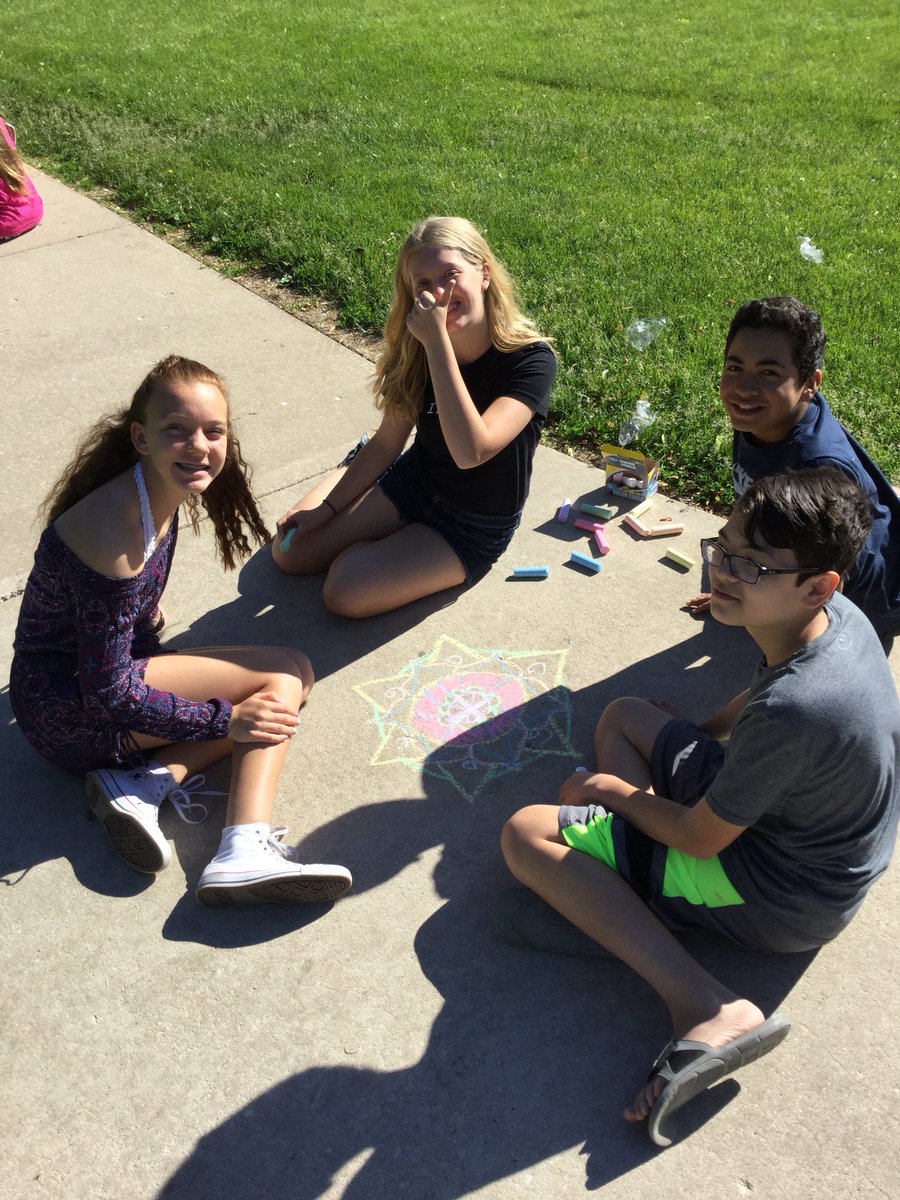 GorvettART's tweet photo. Day before last Mandalas! In this lovely weather! #DG58Learns https://t.co/BwNXGnrSyd