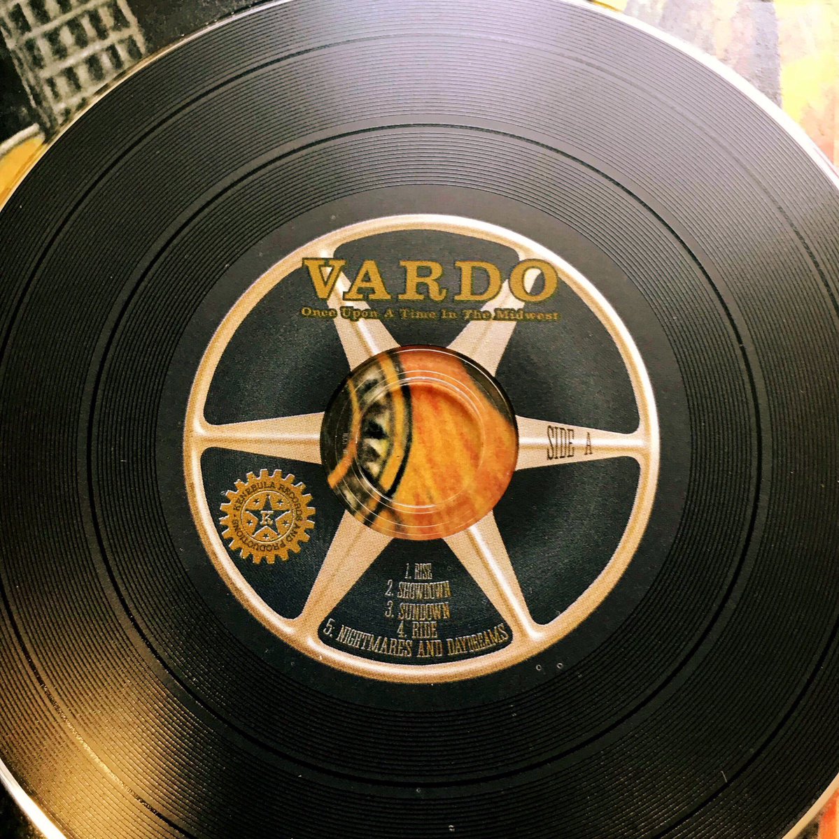 kenebula's tweet photo. We finally got the last piece of our #spaghettiwesternmusic album. This is a CD made to look like a vinyl record with printed grooves you could actually feel!
.
Everyone who purchased a physical copy via #Bandcamp will have their orders fulfilled by this coming Wednesday! https://t.co/moeQmqZHDs