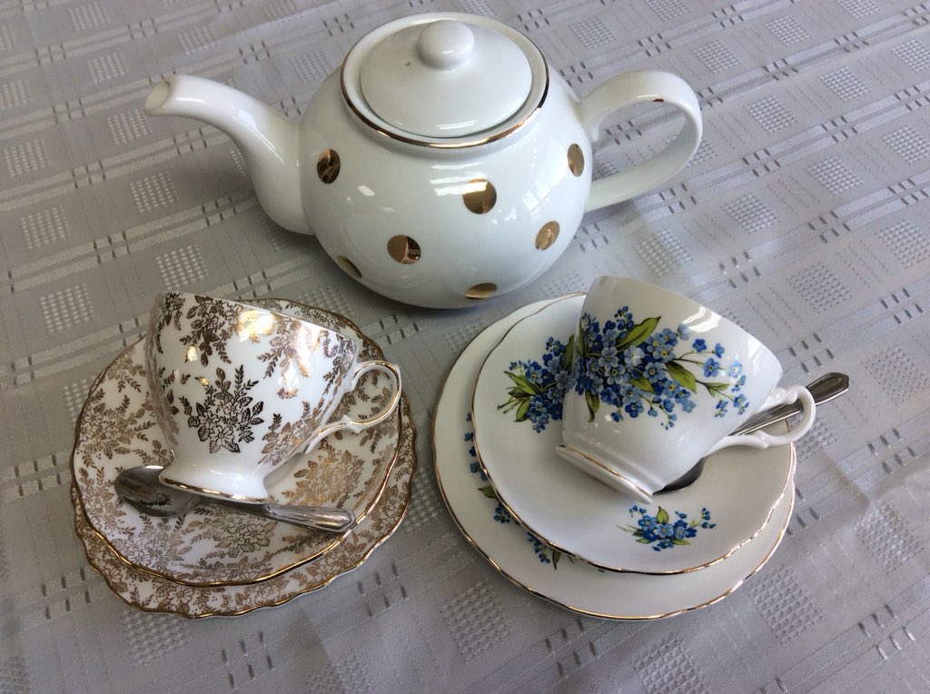 PethauOlyv's tweet photo. Am ddished a chlonc - wel dyma’r lle
Eisteddwch I lawr - rhowch y byd yn ei le. #merchedywawr #caerfyrddin #womensinstitutes

Gyda Olive a Yvonne yn Pethau Olyv, yn San Clêr. https://t.co/0D9FSzNGnw
