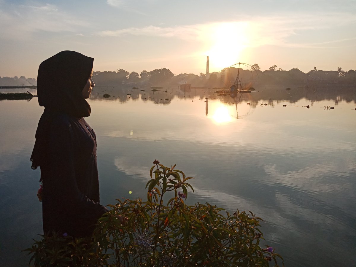 md_putra25's tweet photo. Desiran angin menyapu air
Jangkar tetap diam tak bergemang
Apa kabar senja dari dunia bawah air? 

Lokasi : Danau Sipin

#PesonaRamadan2018 
#pesonaramadan4juni2018
#pesonaindonesia
#genpi

@hetrianggaraa @DikaAbriyan @IndahpermataS_ @TIARAARIANGGI https://t.co/gyC0sfIw3I