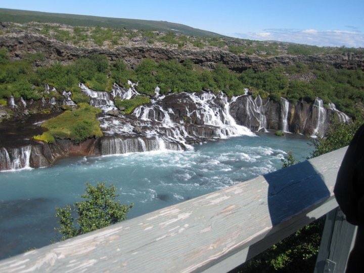 Verð svo sjúklega sár og móðguð þegar Íslendingar (oftast þeir sem hafa aldrei farið út fyrir RVK) kalla Ísland skíta sker. Ísland er endalaust fallegt með endalausa útiveru möguleika.