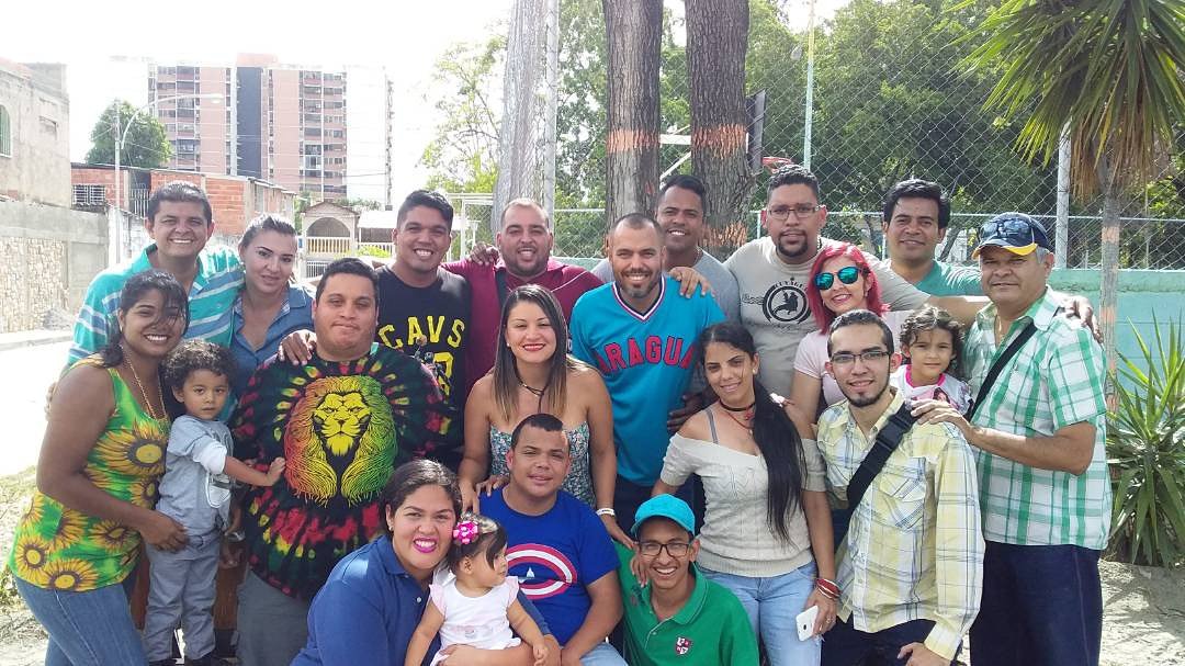 TiempoUC's tweet photo. #Ahora Informa la @FCU_UCNA que el profesor de la @facesuc, @rolmanrojas fue recibido por miembros del movimiento estudiantil de la sede Aragua de la @UCarabobo #LeeTiempoUC https://t.co/8LtUOPmcUo