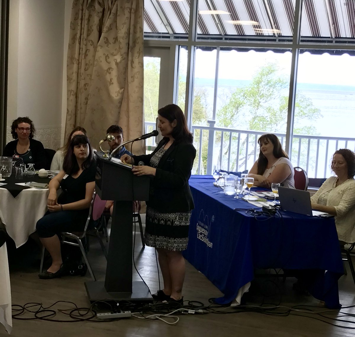 SaguenayLac's tweet image. Aujourd’hui, c’est à l’Auberge des Îles de Saint-Gédéon qu’a lieu le lancement de la nouvelle formation en accueil. De nombreux acteurs de l’industrie touristique sont attendus. #saglac #cestgeant