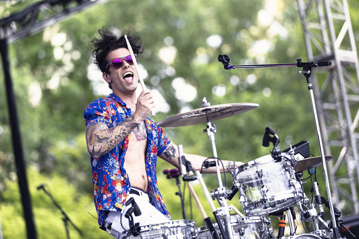 vesperteen's tweet photo. Weekend of 🤘🏼💙🔥 @bunburyfestival 

(📷 @RoyalSkeleton21 ) https://t.co/llCmodUNiV