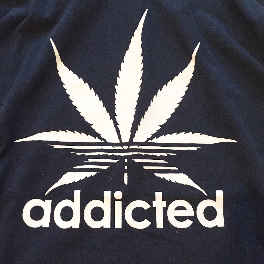 00年代〜 addicted adidas パロディ マリファナ  ロゴプリント Tシャツ メンズL相当