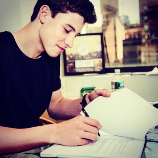 ShawnMendesFans's tweet photo. Wow https://t.co/fvwALbnHnw