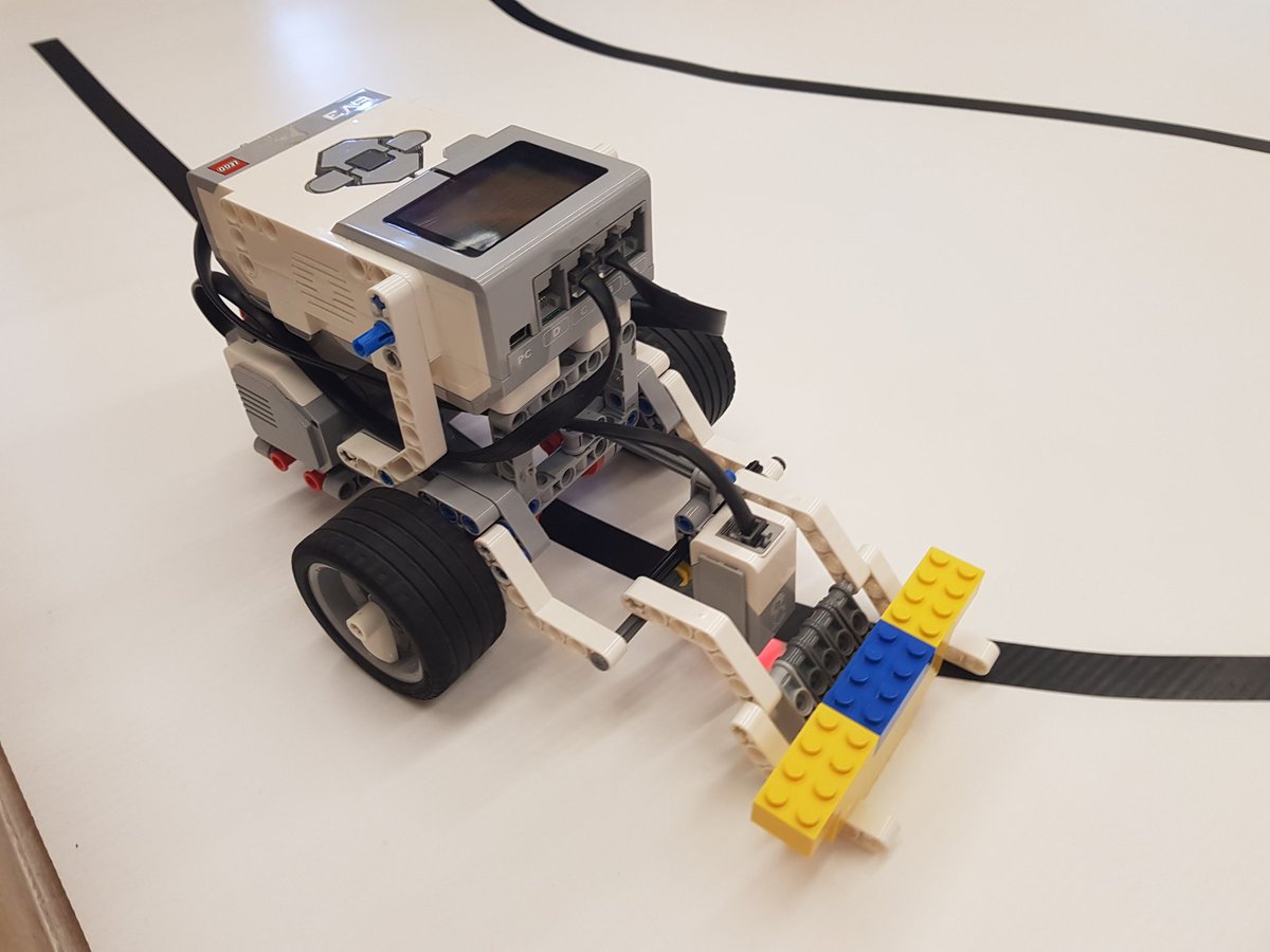 Alumnes de #2ESO de #JEcasp participen al repte compartit amb el col·legi #claret amb #legomindstorms! Gràcies per fer-ho possible i ens veiem l'any vinent amb molt més!