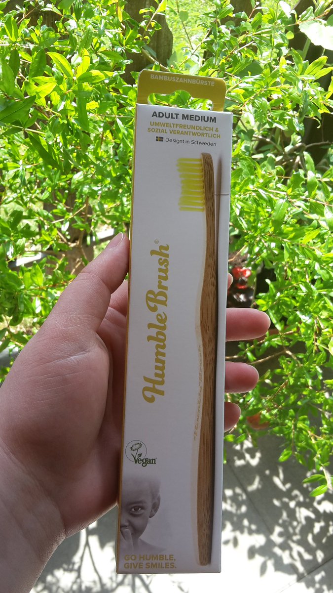 I bought a so called Humble Brush today. Handle: bamboo, bristles: nylon. #humblebrush #thehumbleco #environment #bamboo #eco #toothbrush apparently 3.6 billion toothbrushes made of plastic are produced every year and tons of them unfortunately pollute our oceans.
Plastic sucks!