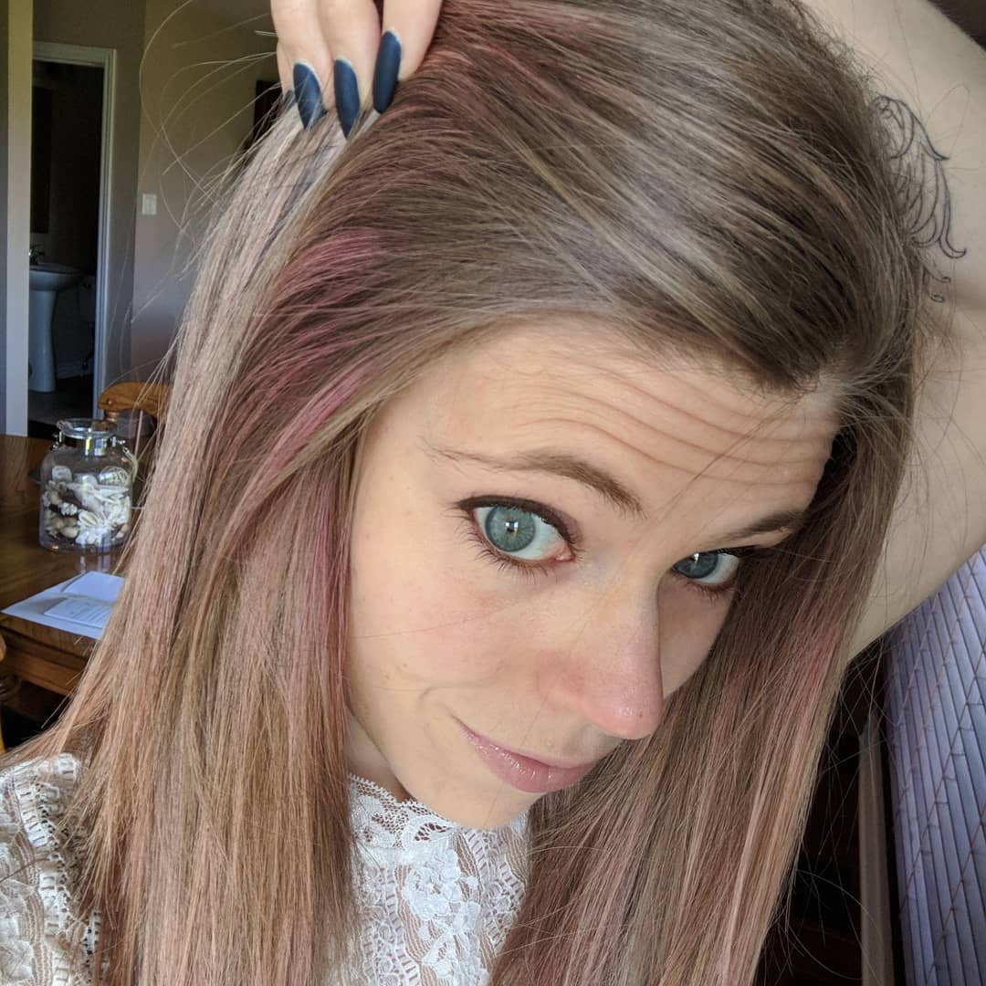 AlexCeeWrites's tweet photo. Pink hair! https://t.co/DvpDNMa1b1