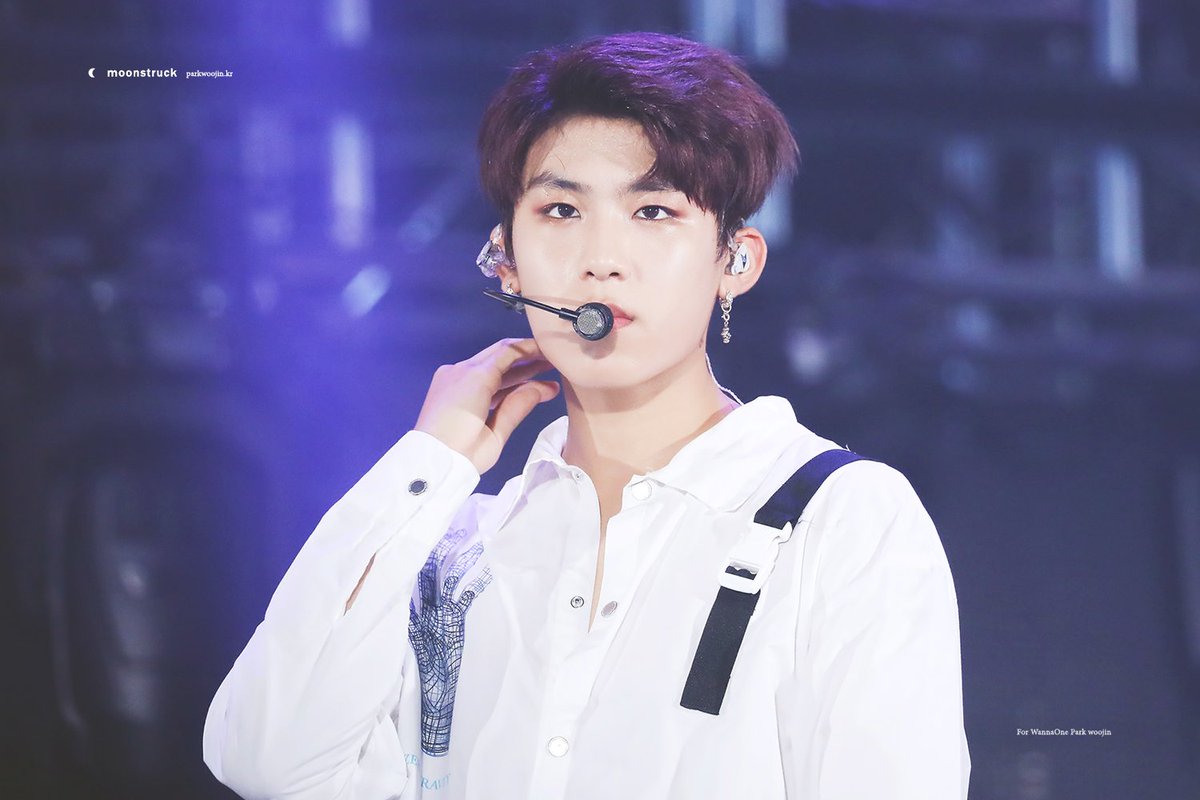 PARKWOOJINkr's tweet photo. HD 180603 워너원 월드투어 ONE: THE WORLD #박우진 #우진 #깐우진 https://t.co/lz1MjTfl61