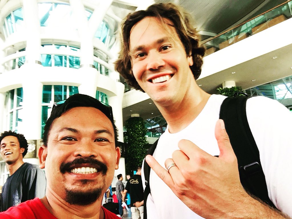 dewangadegp's tweet photo. Welcome to Bali @jordysmith88 #bali #cucukanbalitour #wsl #CoronaBaliProtected #keramas #uluwatu #SouthAfrica #CapeTown #JordySmith https://t.co/NiQHCcRufT