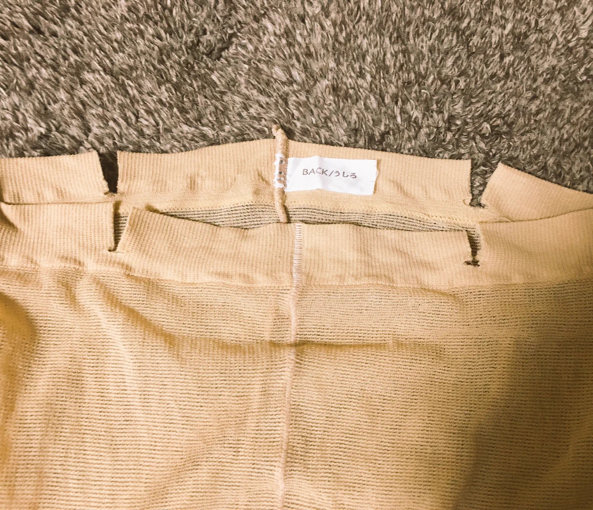 こうすればよかったんだｗストッキングやタイツのお腹周りが苦しいときは切っちゃえｗ