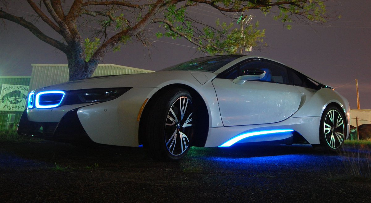 LumiLor's tweet photo. #BMWi8 with some sharp touches added with LumiLor light emitting coating by #MathiasAirbrushing in Austin #TX. https://t.co/On6SuV1ldo
