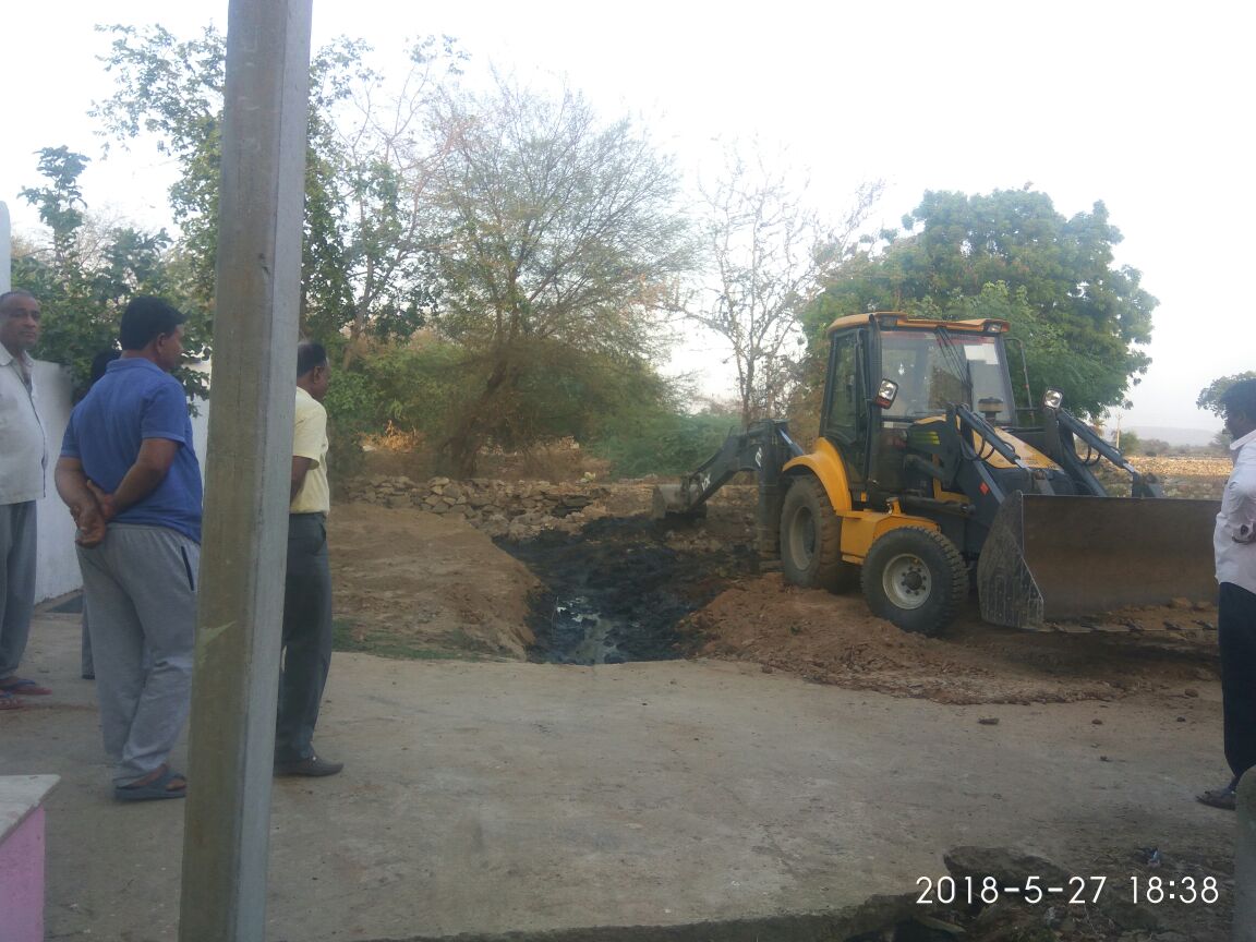 BanswaraDist's tweet photo. @PaneriMahesh भारद्वाज कोलोनी बडोदिया  त. बागीदोरा कि पानी नीचले खेत वाले ने रोक दिया था, उसे भराव कर नाले को उंचा कर पानी निकला गया । फोटोज संलग्न हैं। https://t.co/r64qjhiIBv