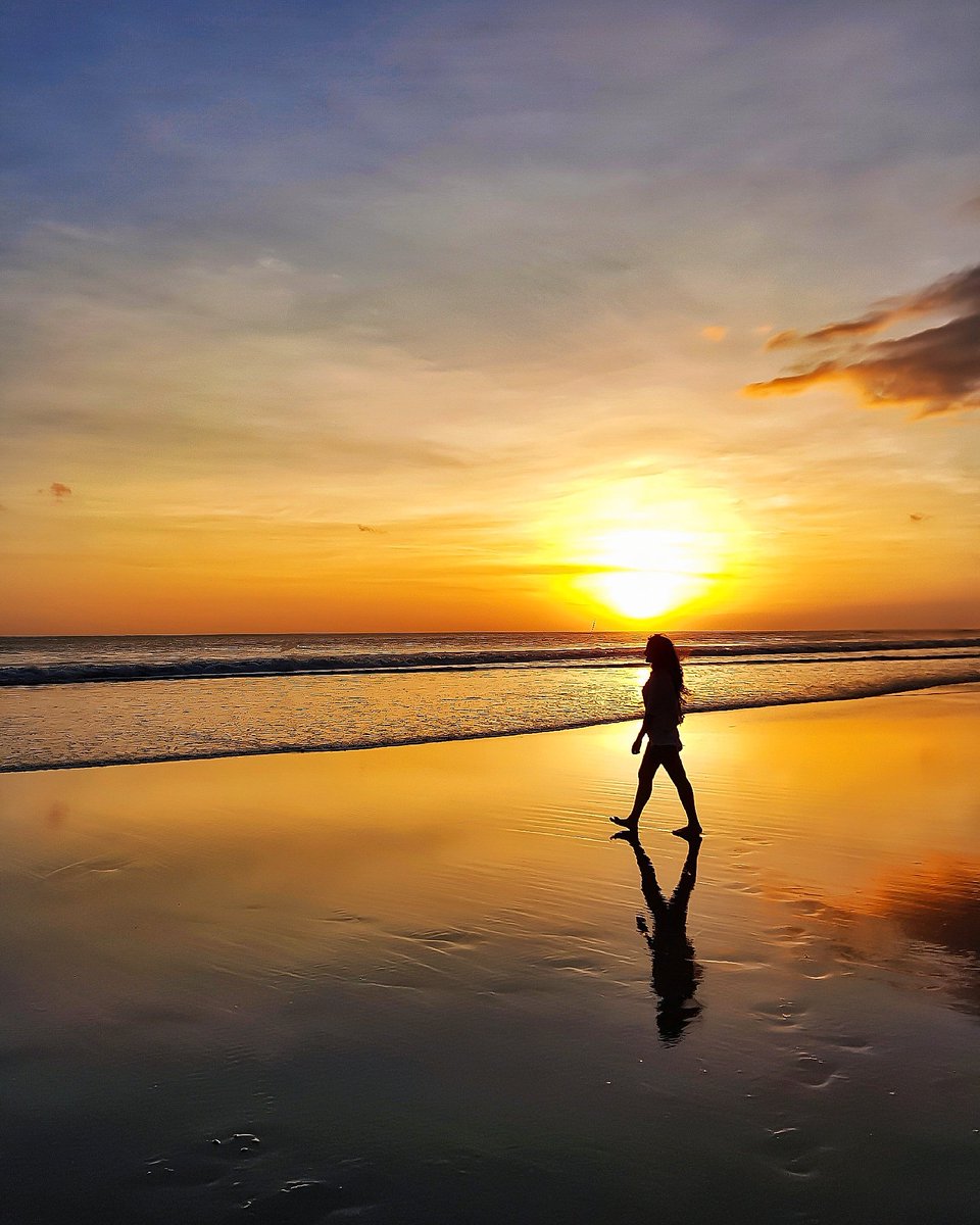 MyHauteLife's tweet photo. Helloooooo from #Bali- the land of a thousand temples, volcanoes, lush rice fields, beautiful sunsets, a million smiles and the most beautiful sunsets! So excited to share everything I've been upto here.. Make sure to follow my Insta stories for live updates! https://t.co/43nZqctZQU