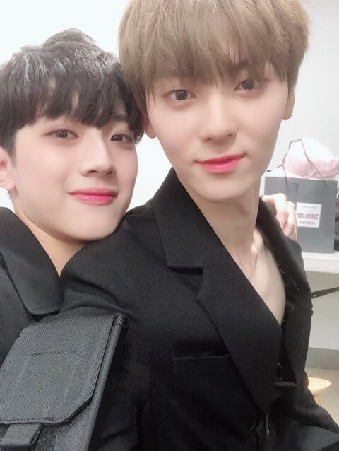 PROUD20010923's tweet photo. 동생이랑 있을 땐 형 같고 
형이랑 있을 땐 마냥 막내 동생 같고 (ㅋㅋ https://t.co/w5vbk5MVth