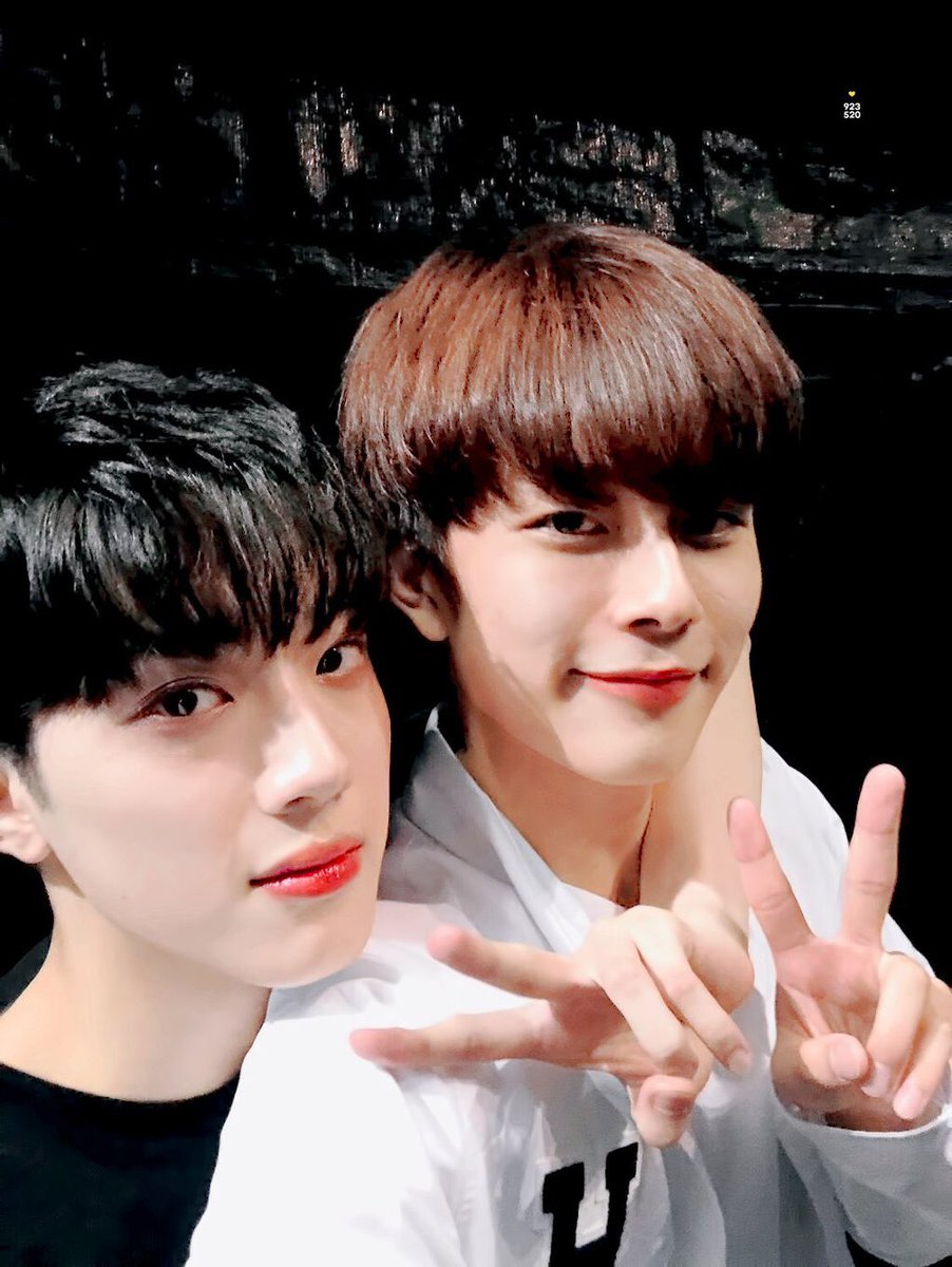 PROUD20010923's tweet photo. 동생이랑 있을 땐 형 같고 
형이랑 있을 땐 마냥 막내 동생 같고 (ㅋㅋ https://t.co/w5vbk5MVth