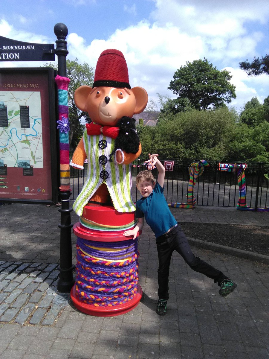 LouiseMorbin's tweet photo. Looking good #yarnbomb #Newbridge https://t.co/izo5bNrJwj