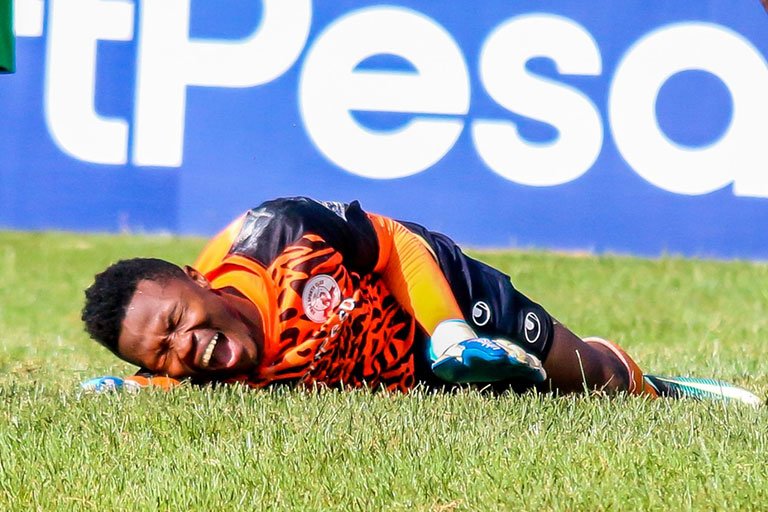 SportPesaBlog's tweet photo. FT: #KARSIM 0-0 (2-3 pens) @SimbaSCTanzania are through to the #SportPesaSuperCup semi finals to face @KHomeboyz after beating @k_sharksfc on post-match spot kicks at Afraha Stadium, Nakuru in the third quarterfinal. https://t.co/MaSeRacBWE