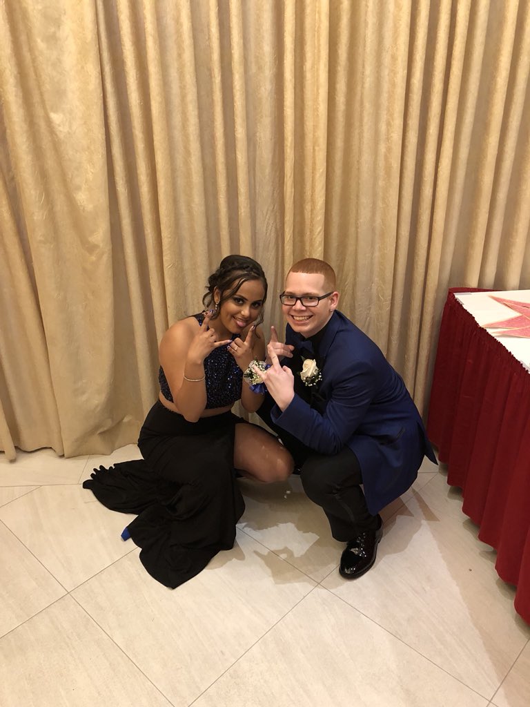 arianashaline's tweet photo. Prom💙 #prom2k18 https://t.co/SnOFbRScpC