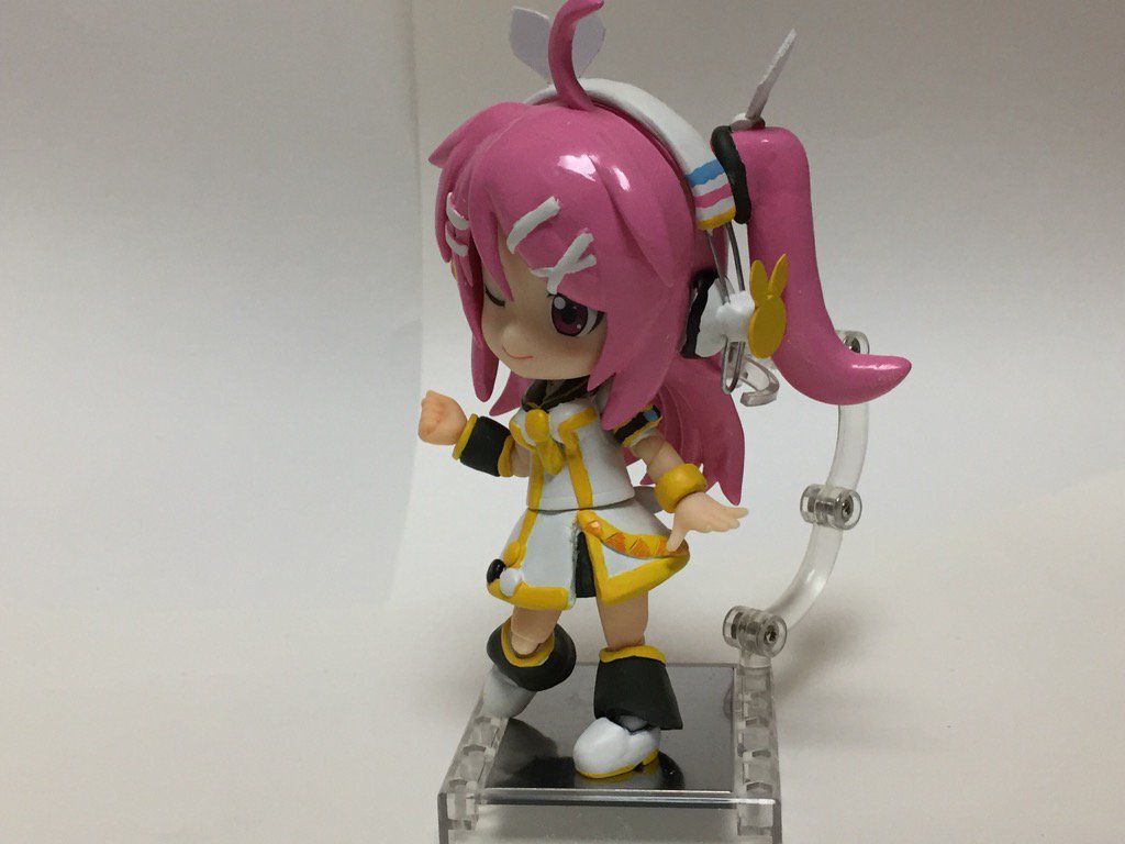 doen03's tweet photo. つ、遂に、出来た…！！
キューポッシュ版「リンちゃん愛し隊2号」…！！！
『遠征時に気軽に連れて行ける』をコンセプトに作りました。なので折れやすいであろうツインテールは、ネオジム磁石による接続で取り外しも簡単です。 https://t.co/5yu3d9VaWC