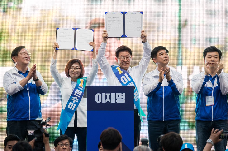<명캠프> #오늘의이재명  더불어민주당 성남 원팀 은수미 성남시장후보, 김태년의원,  김병관의원, 김병욱의원,  이재명 경기도지사후보가 똘똘 뭉쳤습니다. 성남과 경기에서 압승할 수 있도록 힘을 모아주세요.