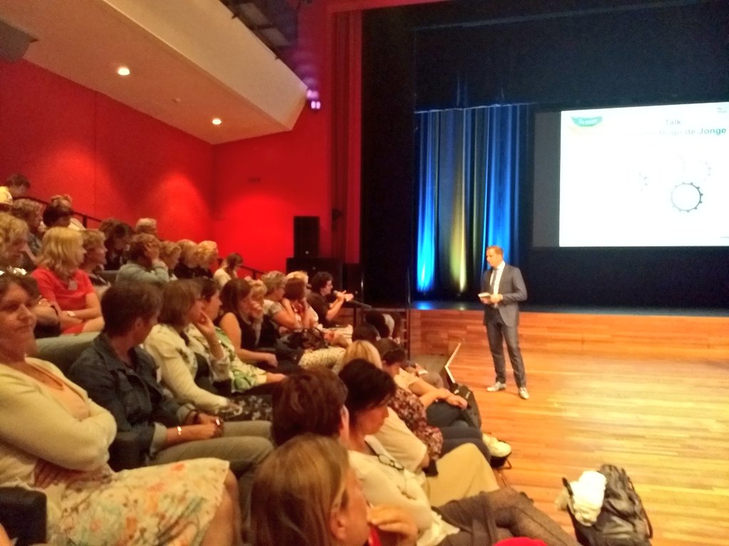 'Kunnen we het systeem niet een beetje vereenvoudigen? Het gaat om gewone mensen met 'gewone' zorgvragen.' ~ vraagt @A_Stekelenburg aan minister <a href="/hugodejonge/">Hugo de Jonge</a> op #ivmzcongres