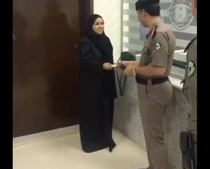 AlArabiya_Eng's tweet photo. WATCH: First #femaledriving license being issued in #SaudiArabia. A video, that quickly went viral, showed the woman being handed over the driving license by the officials.
https://t.co/cMLesSN13u https://t.co/7v6eKgog63