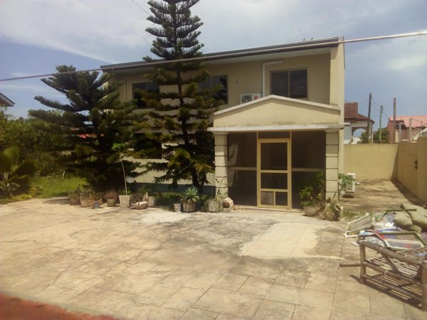 SleepWellingh's tweet image. A four bedroom self compound house is available to let at Labone. In a very quiet residential location, this house will be perfect for most families. Call Unipac Properties on 0505359301 to book a viewing.