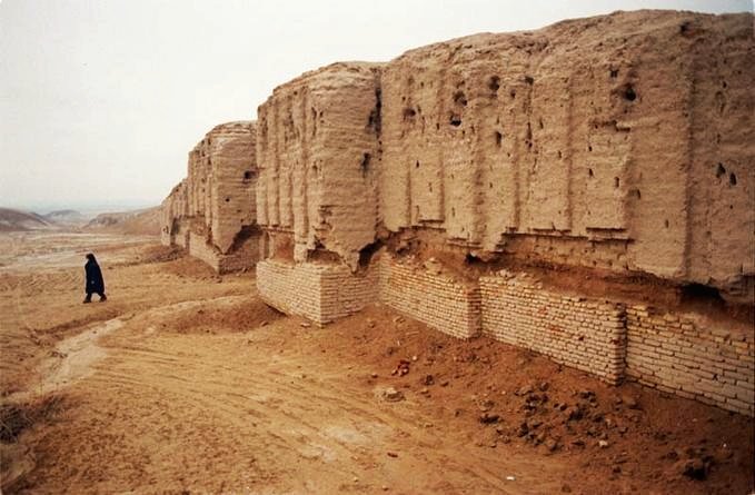sumerpiper's tweet photo. The once-majestic city of Kish is today only ruins, it lies between the Tigris and Euphrates rivers, about 8 miles east of the site of Babylon in what is now Iraq

Kish was the first city founded after the Flood and an early center of civilization

#iraqesque #history #SaveTigris https://t.co/v4AOclhjkA