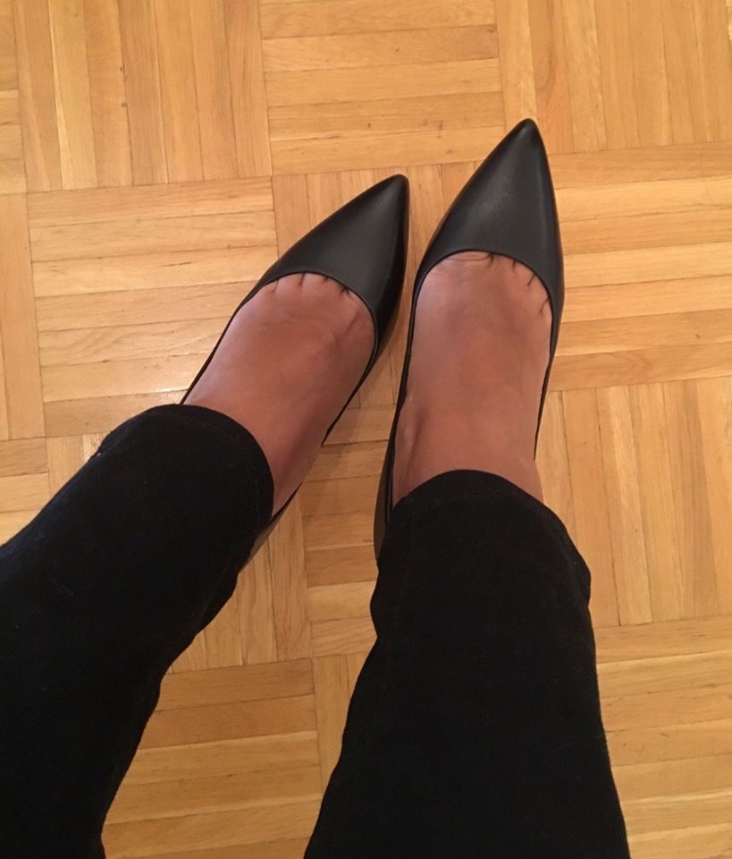 FootQueenAmanda's tweet photo. Es ist Zeit, endlich meine neuen und schönen 10cm Leder High Heels von Guess zu tragen. Ich Liebe Elegante #HighHeels 😍👠. 
Habt alle eine schöne Woche!
#Femdom #HighHeels #Domina #Mistress #Herrin #FootQueen https://t.co/dPBV8BUdrU