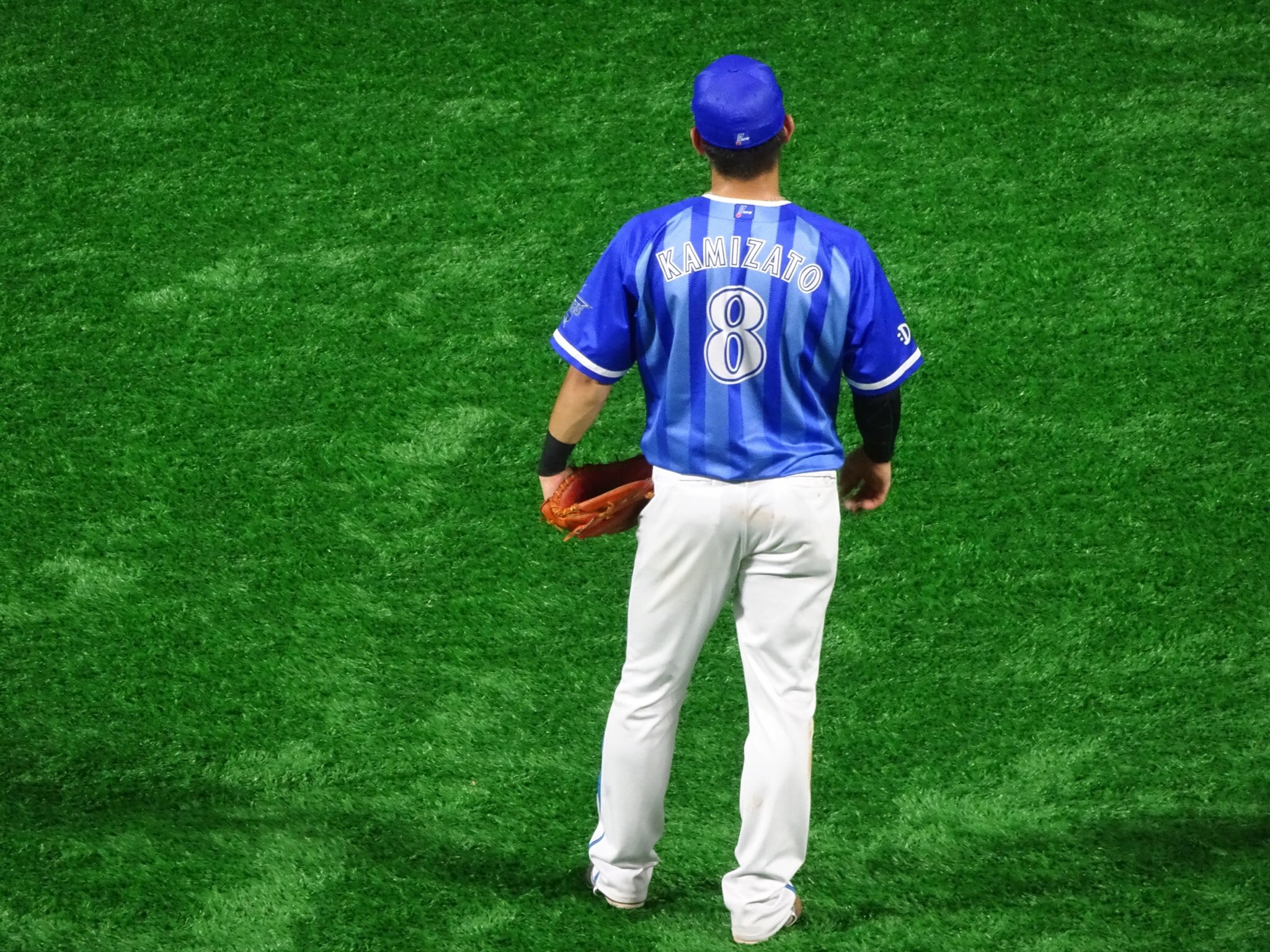 Uzivatel 筒香晃と申します Na Twitteru 土日の試合行った時に撮った写真です 後ろ姿でもかっこいい 筒香嘉智 柴田竜拓 神里和毅 桑原将志 T Co O06lmv8orw Twitter