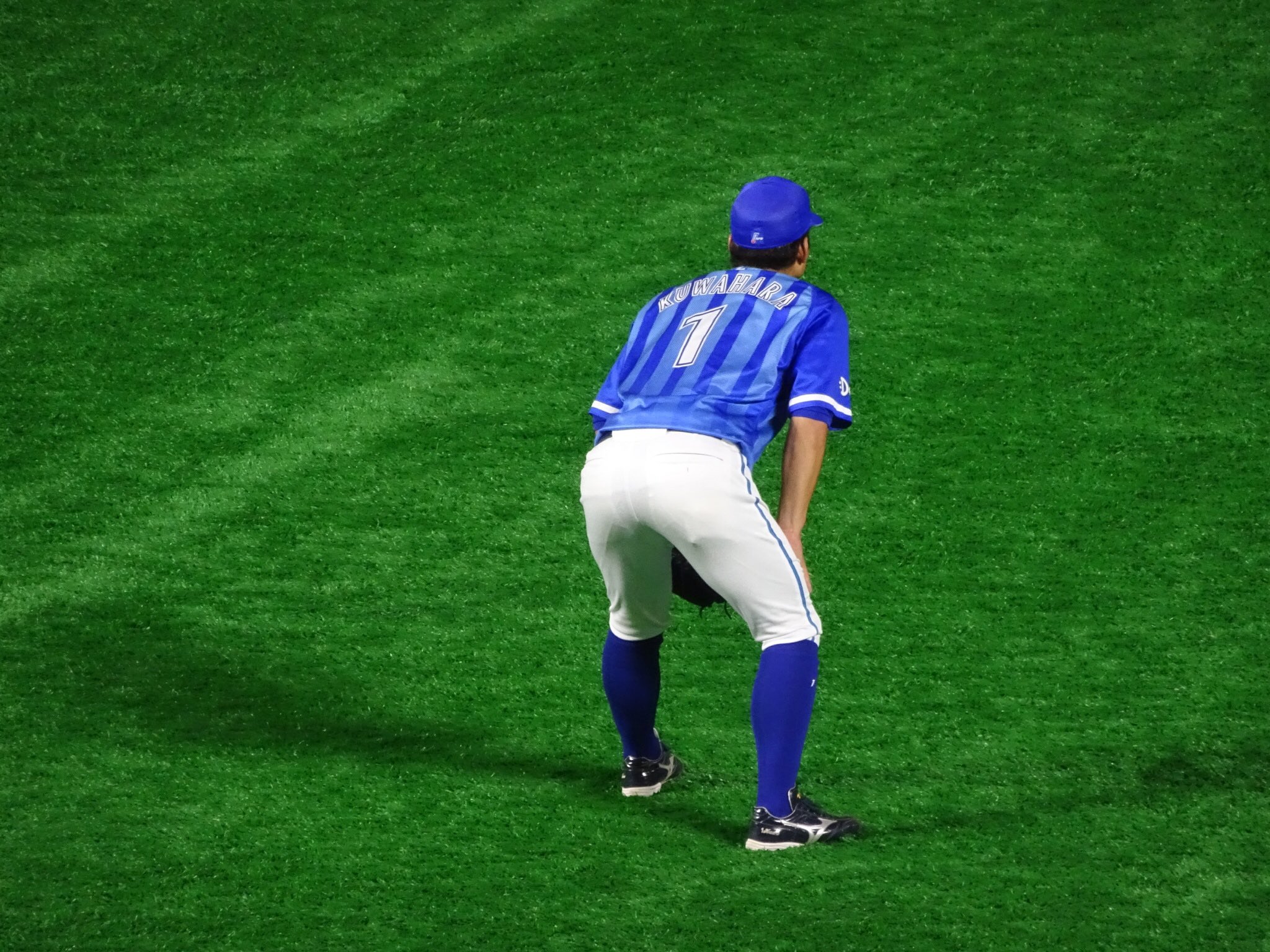 Uzivatel 筒香晃と申します Na Twitteru 土日の試合行った時に撮った写真です 後ろ姿でもかっこいい 筒香嘉智 柴田竜拓 神里和毅 桑原将志 T Co O06lmv8orw Twitter