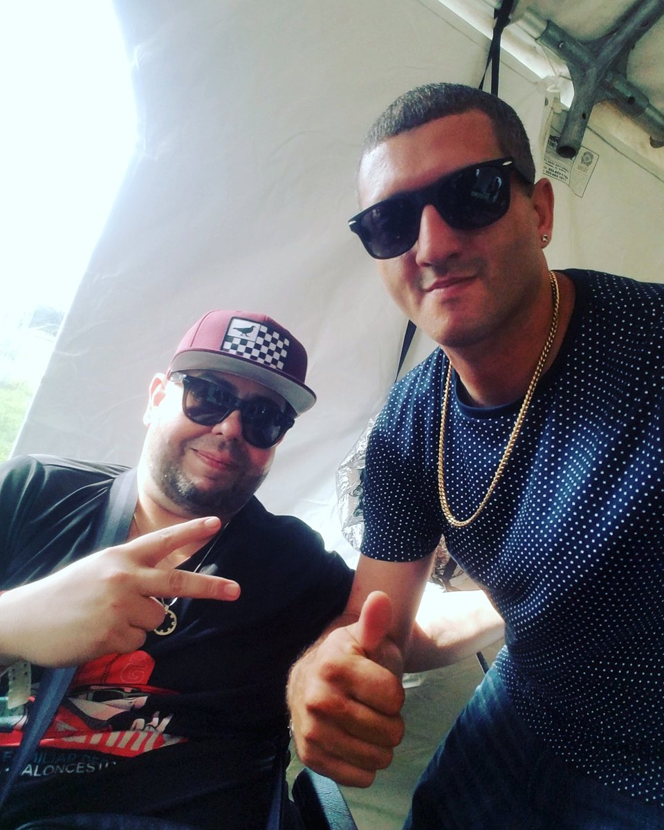 Dandyel_LM's tweet photo. Aquí con un gran amigo @doctormannix en el Carnaval Deportivo Complejo Recreativo de Vistamar diciendo presente #Dandyel #ElQueCantaYLasEnamora @Dandyel_LM @dannixpr @SantaellaPromo https://t.co/fC91sfvHJ3