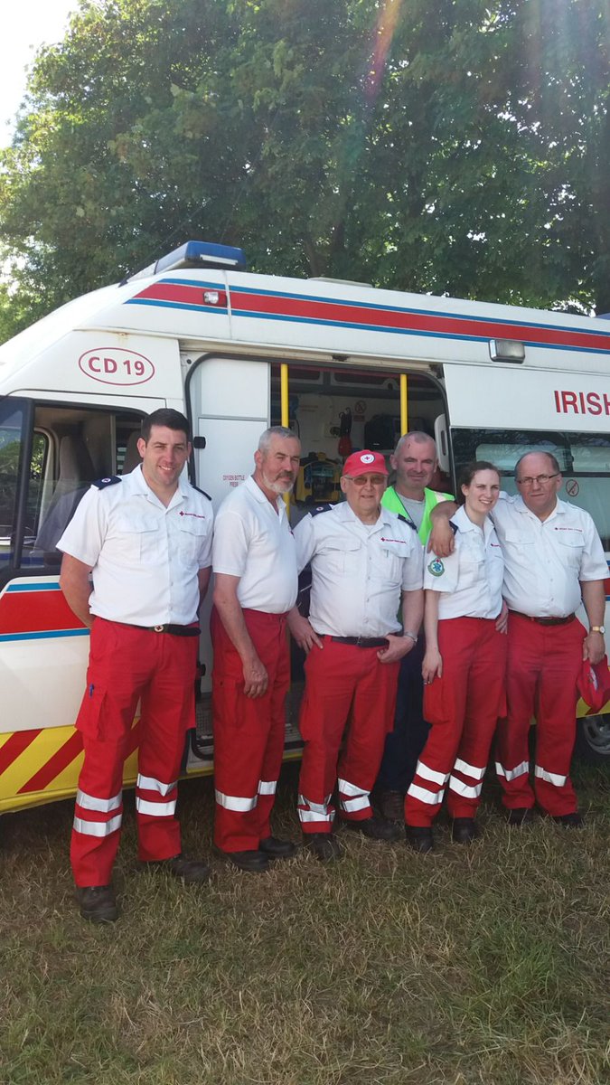 Enjoying the sunshine in Innishannon again today with our colleagues from #Clonakilty <a href="/irishredcross/">Irish Red Cross</a>, thanks to all the crews and also to Pat who was on duty yesterday and gave up his day to steward today. #Sunshine #volunteers #Bandon