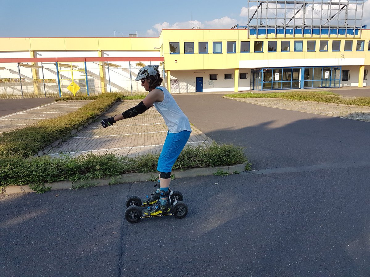 skatetreff_EF's tweet photo. Nach dem gelungenen Trainingslager in #Sensenstein fand gestern noch der Techniktreff statt.
#Erfurt #Crossskating #Training #SRB #Skike https://t.co/vSFjjYBvc2