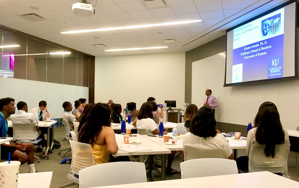 davestadler's tweet photo. Day 2 of the #KU Summer Venture in Business kicks off with Prof. Kissan Joseph talking about Marketing, Sales, & Data Analytics. Also on tap today is lunch at @DeBruceCenter, @KUAthletics tour, Accounting presentations, & dinner w/ an ice cream truck! #KUsvb https://t.co/x6KYHShxnq