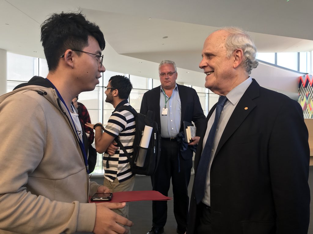 Nobelist David Gross relaxing with junior colleagues after his terrific public talk at the Standard Model celebration. Catch the livestream: case.edu/livestream/s1/… #CWRU