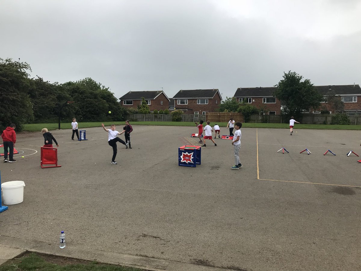 ConyersPE's tweet photo. Year 4/5 cricket club @LevendalePri using cricket factory to improve fielding skills #ECB #cricketfactory https://t.co/gPmP3LsF5g