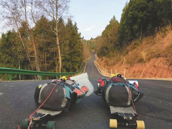 ChinaDaily's tweet photo. Lati Mulati and Ayados Shakhdarati are two undergraduate students at Southwest Minzu University. They rode #scooters from the entrance to their university, passing Sichuan, Shaanxi and Gansu provinces before reaching their destination in Hami, Xinjiang. https://t.co/twpAuPRomt https://t.co/qYCeZTKIDg
