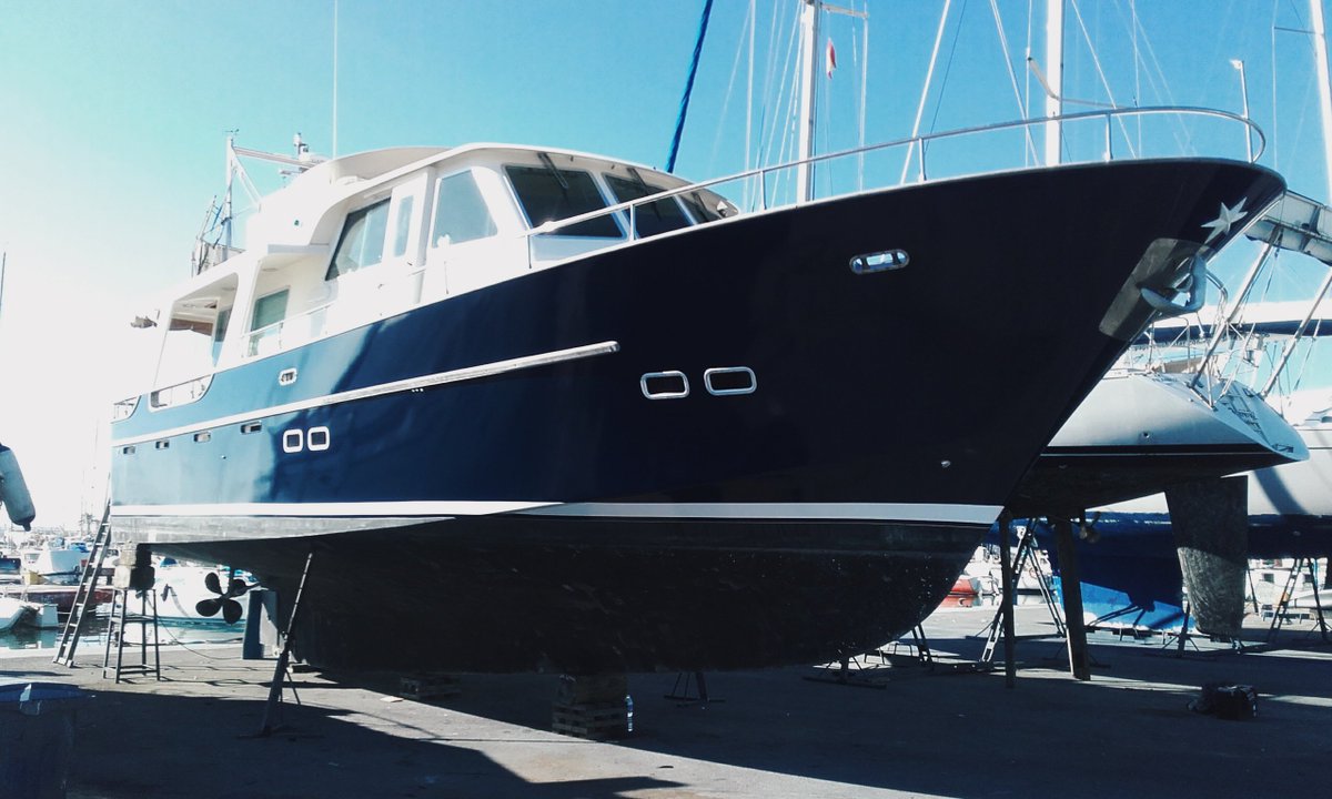 ApplyBoat's tweet image. Buenos días! Hoy echamos la vista atrás para recordar a este Belliure 48 con el vinilo #mactac TF Ocean Addict.
#boatwrap #boatwrapping #boat #boatlife #vinilo #tuningfilm #newdek #applyboat